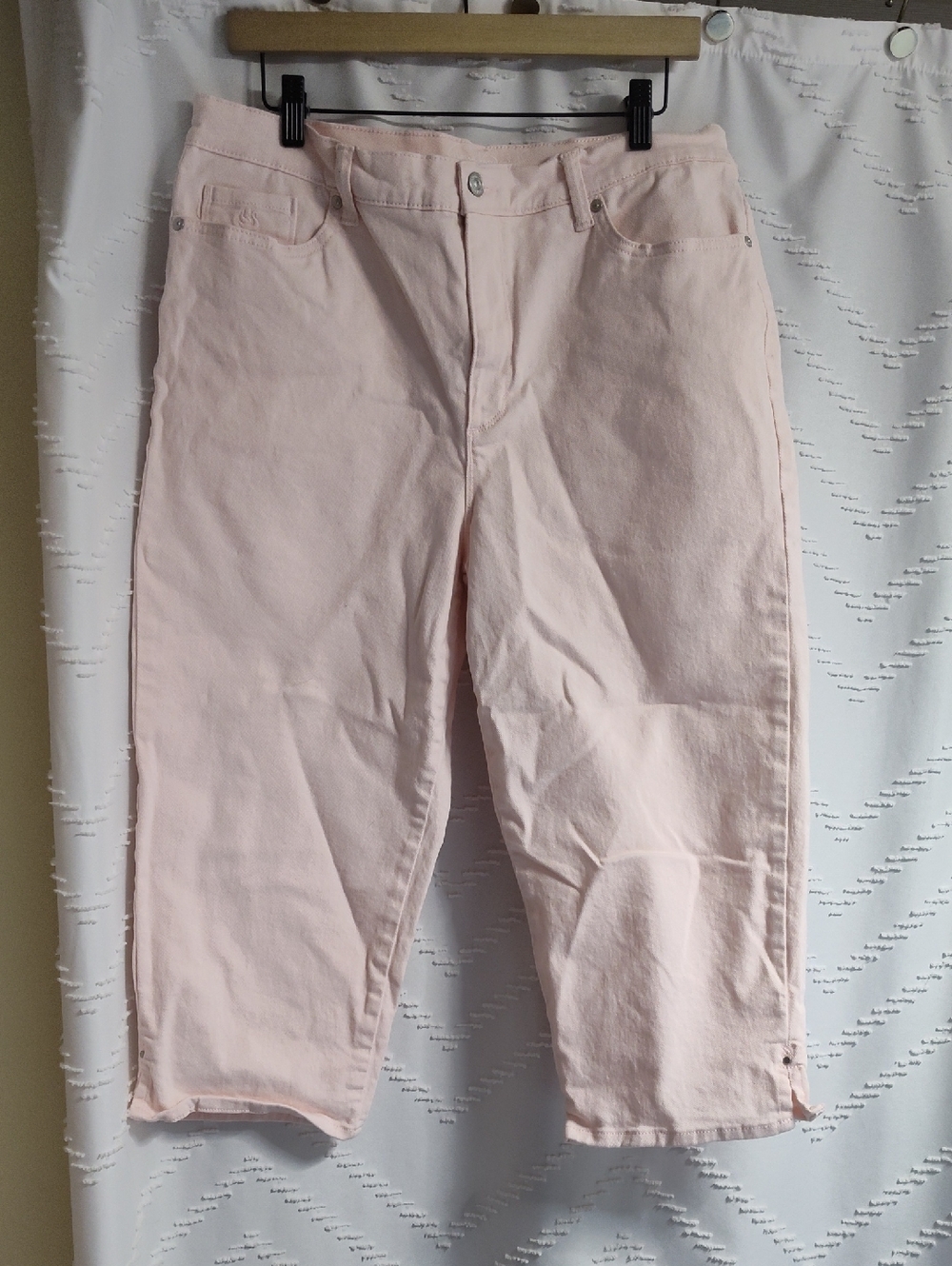 Gloria Vanderbilt Light Pink Cropped Jeans